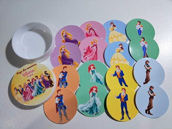 Jogo Memória Latinha Plástica Princesas e Príncipes Disney