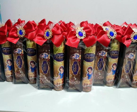 Kit de Lembrancinha Dominó e Varetas Qualquer Tema
