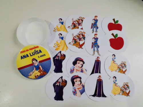 Jogo da Memória na Latinha Plástica Branca de Neve