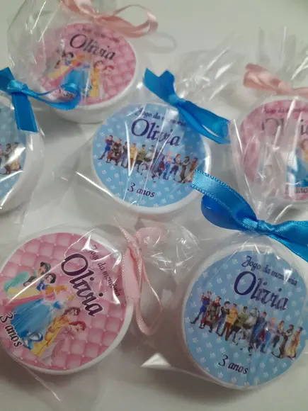 Jogo Memória Latinha Plastica Princesas ou Príncipes Disney