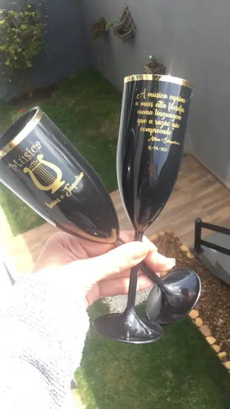 Taça de Champanhe com Borda Metalizada