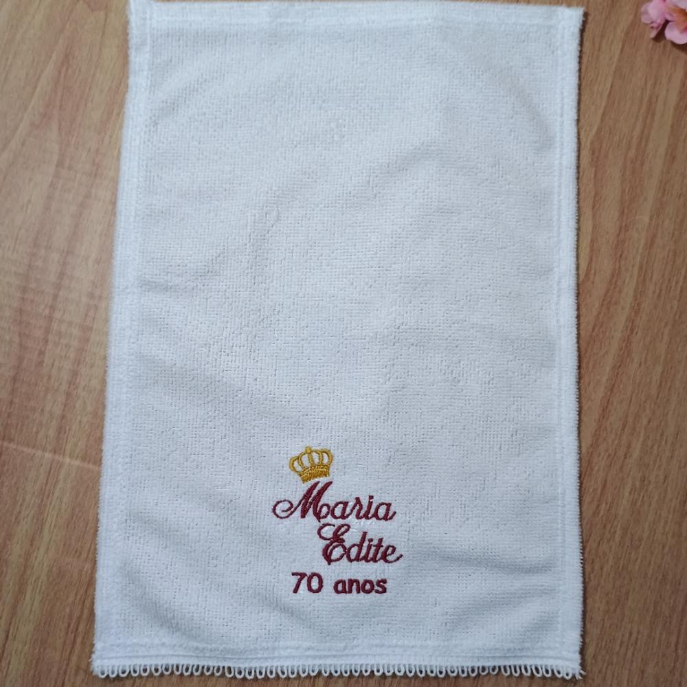 Kit 10 Lembranças de aniversário toalha bordada 70 anos