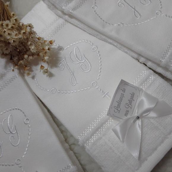 10 Lembranças Batizado Personalizada Toalha Bordada