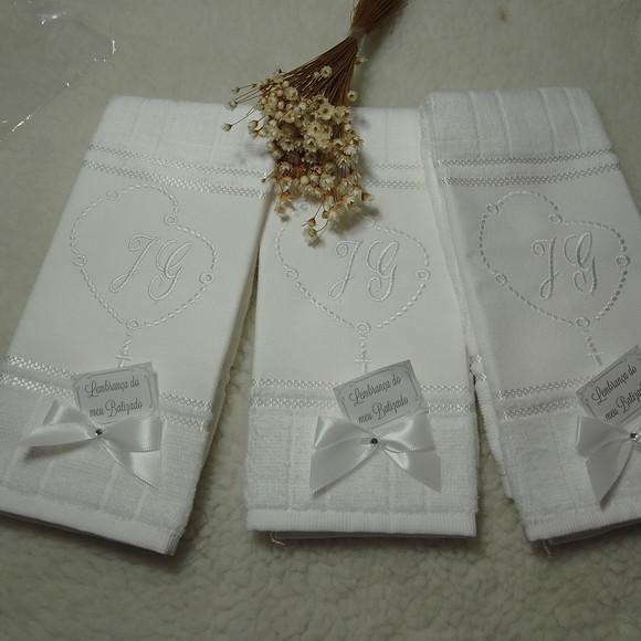 10 Lembranças Batizado Personalizada Toalha Bordada