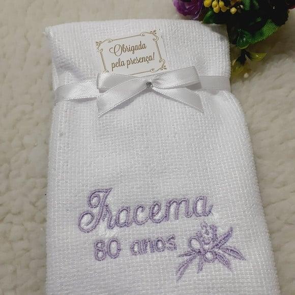 15 Lembrancinha de Aniversário 80 Anos Toalha Bordada