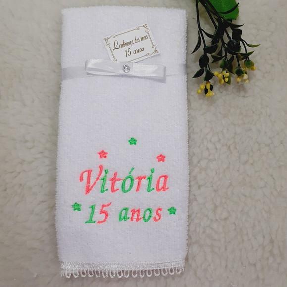 15 Lembrancinhas de Aniversário 15 Anos Toalha Bordada