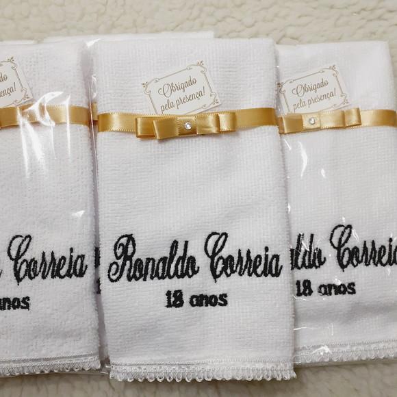15 Lembrancinhas de Aniversário 18 Anos Toalha Personalizada
