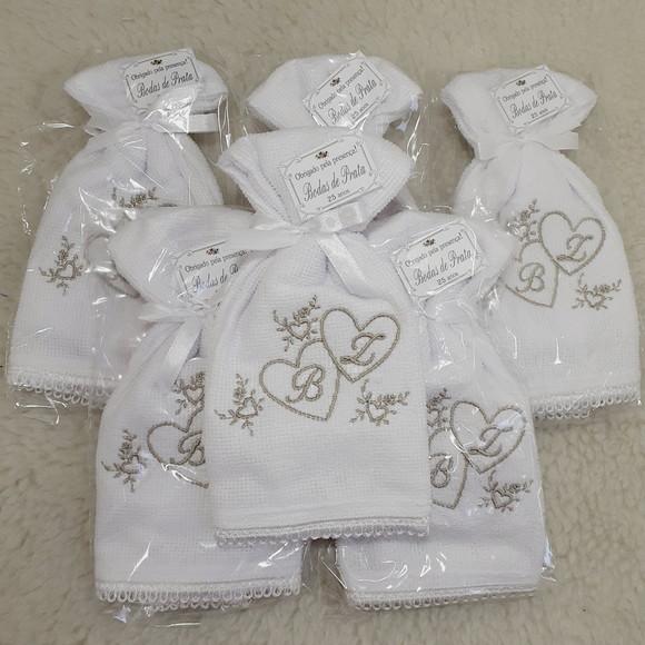 20 Lembrancinhas Personalizada Bodas de Prata Toalha Bordada