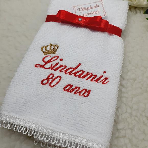 40 Lembranças Aniversário 80 Anos Toalha Bordada Vermelho