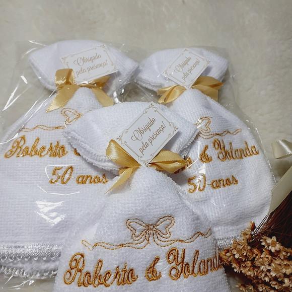 50 Lembranças de Bodas de Ouro Toalha Personalizada