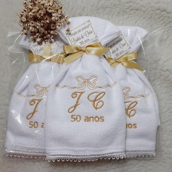 Kit 100 Lembranças Personalizada Bodas Ouro Toalha Bordada