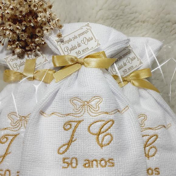 Kit 100 Lembranças Personalizada Bodas Ouro Toalha Bordada