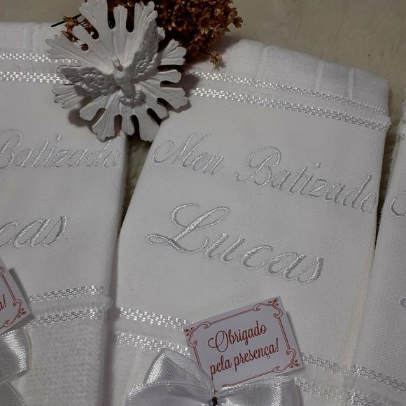 10 Lembranças de Batizado Bordada Personalizada