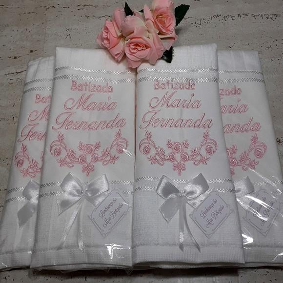 10 Lembranças de Batizado para Menina Toalha Bordada