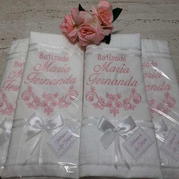 10 Lembranças de Batizado para Menina Toalha Bordada