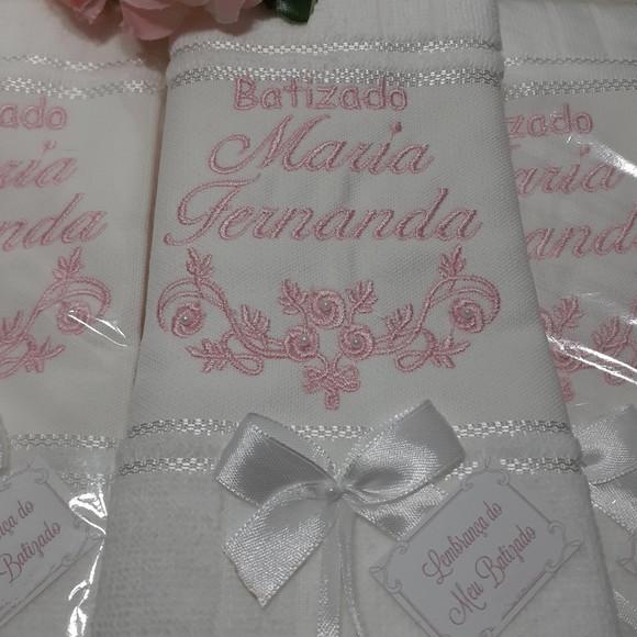 10 Lembranças de Batizado para Menina Toalha Bordada