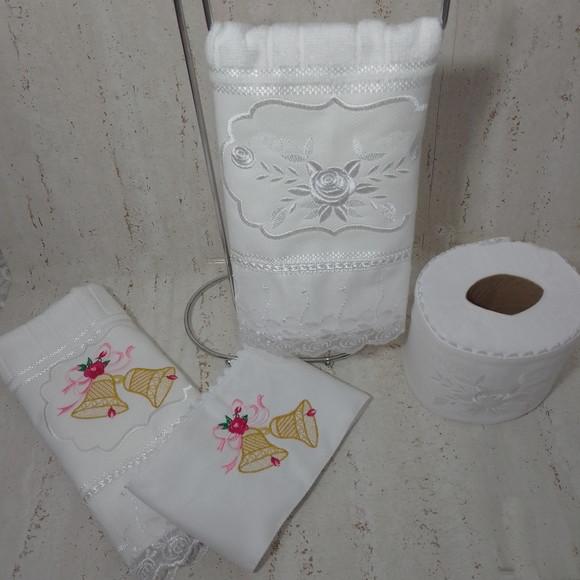 2 Toalhas de Lavabo Bordada e 2 Porta Papel Higiênico