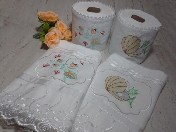 2 Toalhas de Rosto e 2 Porta Papel Higiênico Bordado