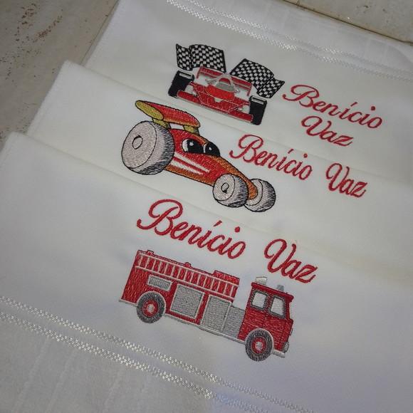 3 Toalhas Bordadas e Personalizadas Carrinhos Vermelhos