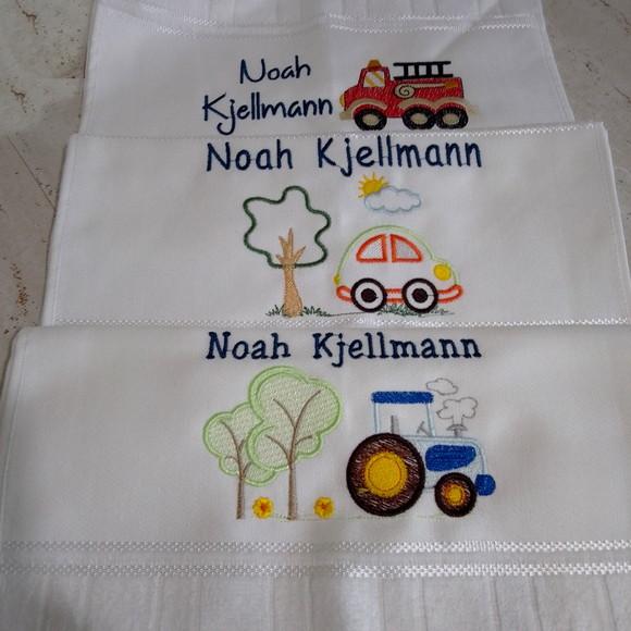 3 Toalhas Escolar Bordada Personalizada Carrinho