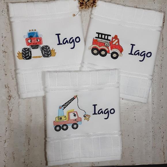 3 Toalhas Escolar Bordada Personalizada Carrinhos