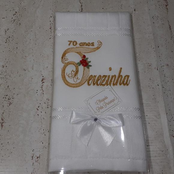 75 Lembrancinhas de Aniversário 70 Anos Toalha Bordada