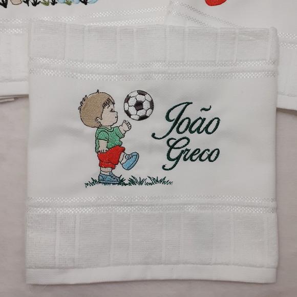 Kit Toalha Bordada Infantil Dinossauro Astronauta e Menino