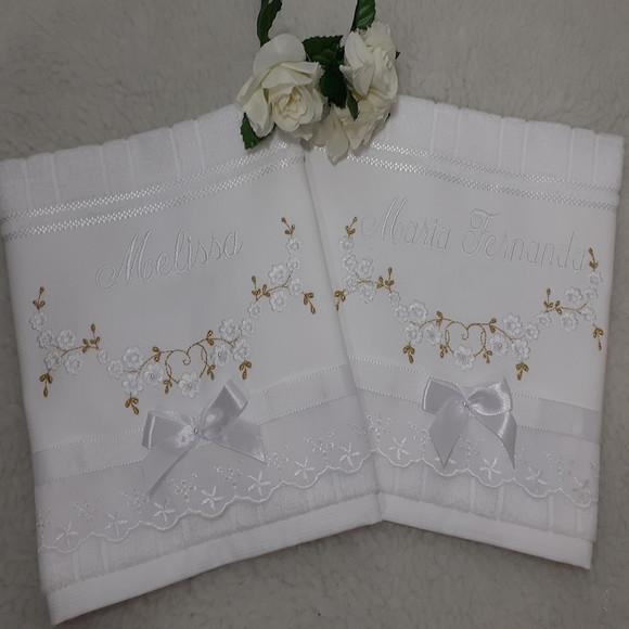 Kit Toalha de batizado personalizada para gêmeas