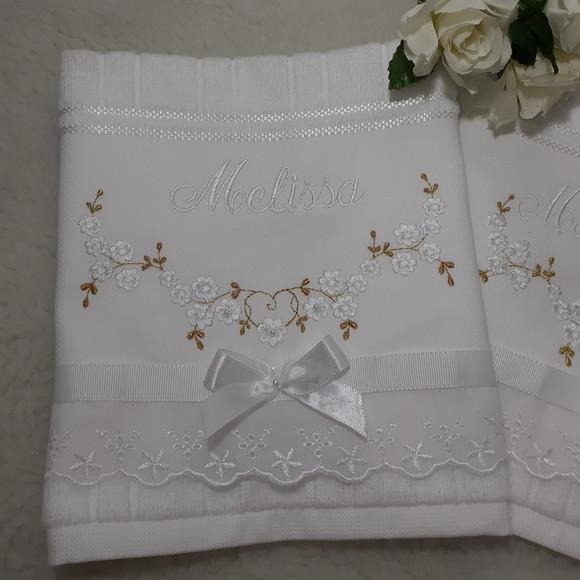 Kit Toalha de batizado personalizada para gêmeas