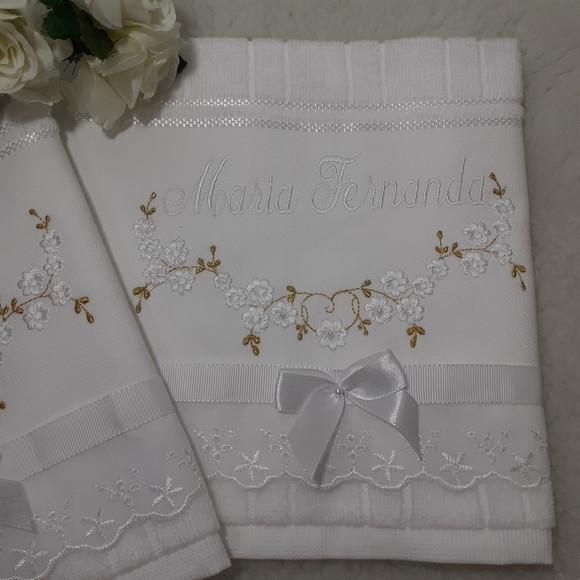 Kit Toalha de batizado personalizada para gêmeas