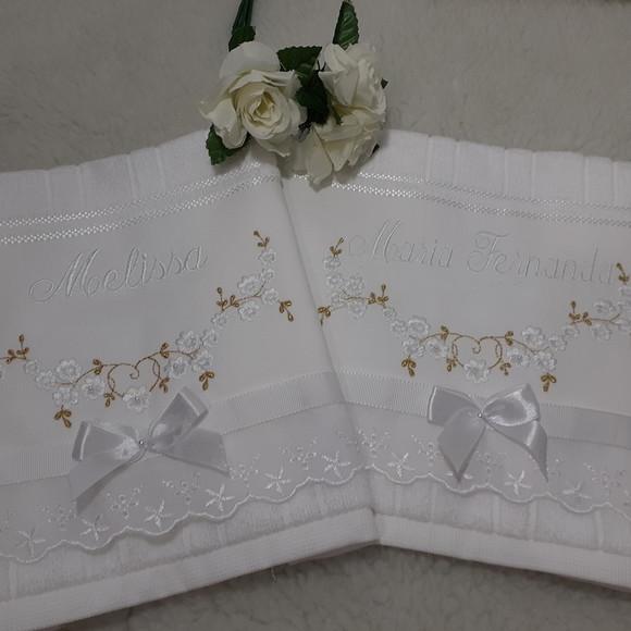 Kit Toalha de batizado personalizada para gêmeas