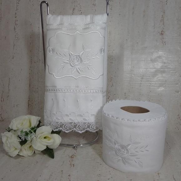 Kit Toalha de Lavabo Bordada e Porta Papel Higiênico