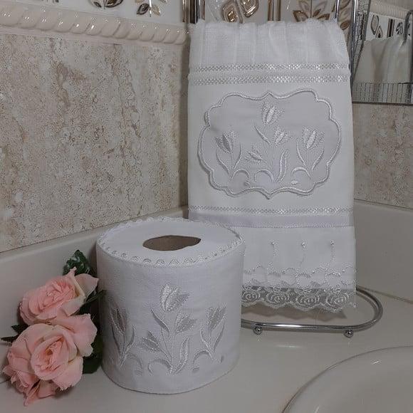 Kit Toalha de Lavabo Bordada e Porta Papel Higiênico Flores