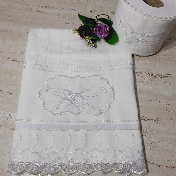 Kit Toalha de Rosto Bordada e Porta Papel Higiênico Rosas
