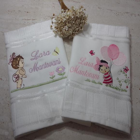 Kit Toalha Escolar Bordada Boneca 2 Unidades