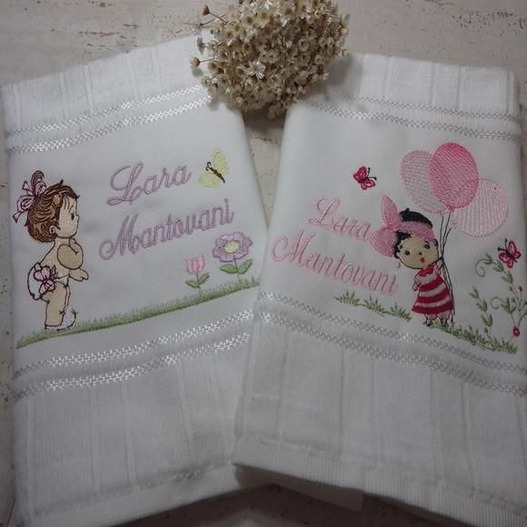 Kit Toalha Escolar Bordada Boneca 2 Unidades