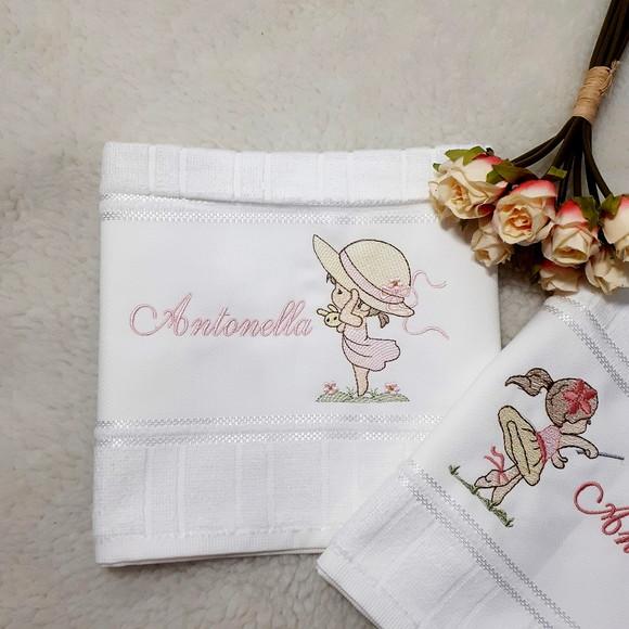 Kit Toalha Escolar Bordada Bonecas 2 Unidades
