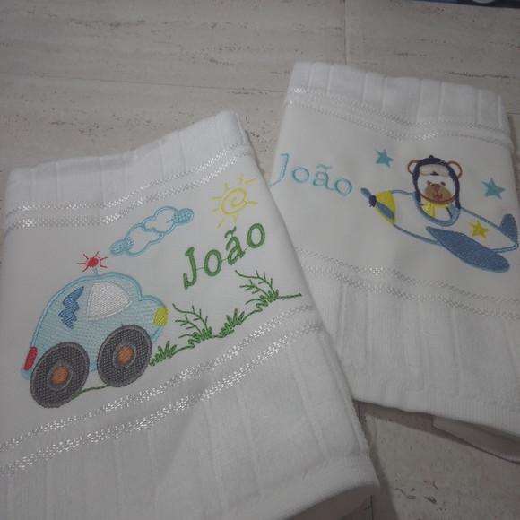 Kit Toalha Escolar Bordada Carrinho e Ursinho 2 Unidades