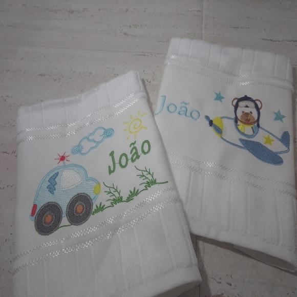 Kit Toalha Escolar Bordada Carrinho e Ursinho 2 Unidades