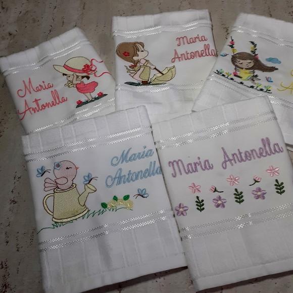Kit Toalha Escolar Bordada e Personalizada 5 Unidades
