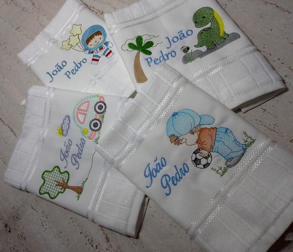 Kit Toalha Escolar Bordada e Personalizada 4 Unidades