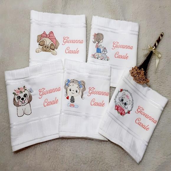 Kit Toalha Escolar Bordada e Personalizada 5 Unidades