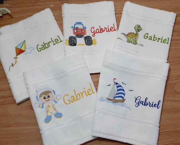 Kit Toalha Escolar Bordada e Personalizada 5 Unidades