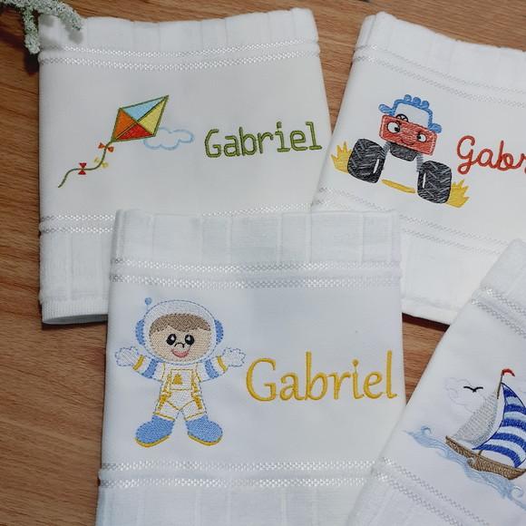 Kit Toalha Escolar Bordada e Personalizada 5 Unidades