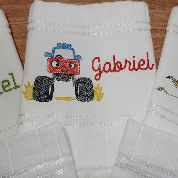 Kit Toalha Escolar Bordada e Personalizada 5 Unidades
