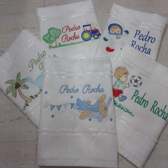 Kit Toalha Escolar Bordada e Personalizada 5 Unidades