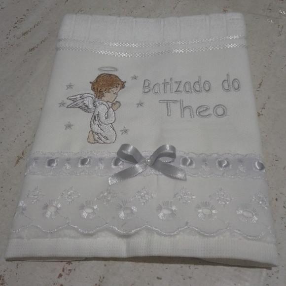 Toalha Bordada de Batismo Anjinho Menino