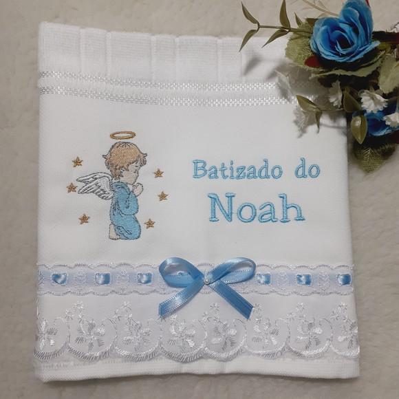 Toalha Bordada de Batismo Anjinho Menino