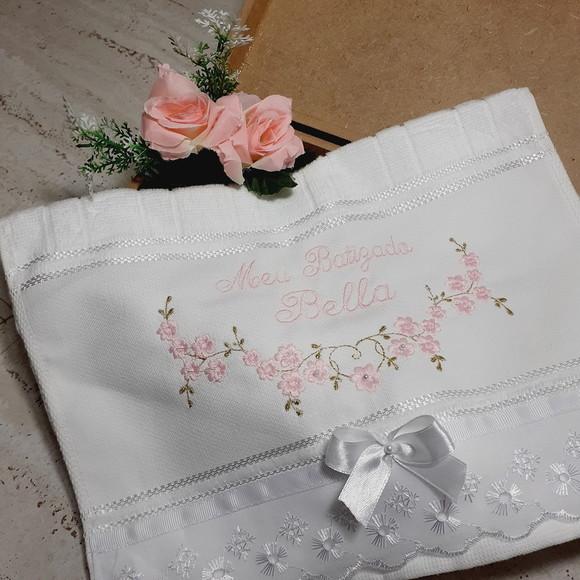 Toalha de Batizado Aveludada Floral Menina