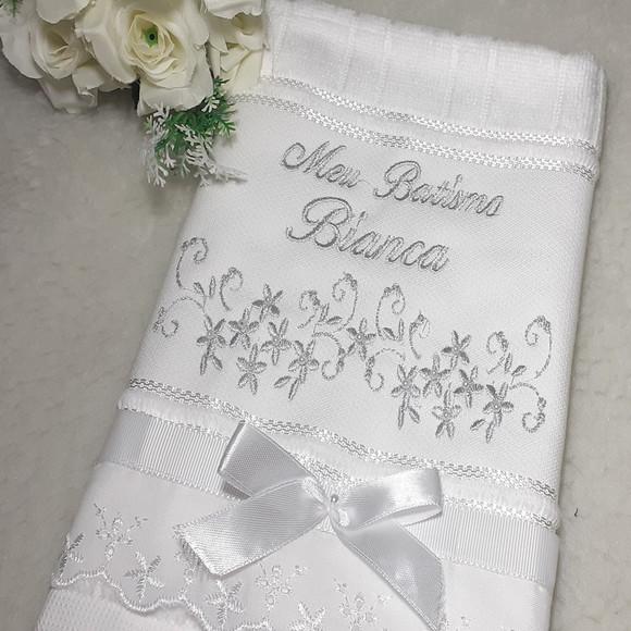 Toalha de Batizado Aveludada Floral Menina